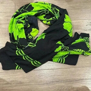 ❤️2/$30❤️Aloha Hawaiien Black Green Flower pattern 100% Rayon Scarf Wrap  Shawl